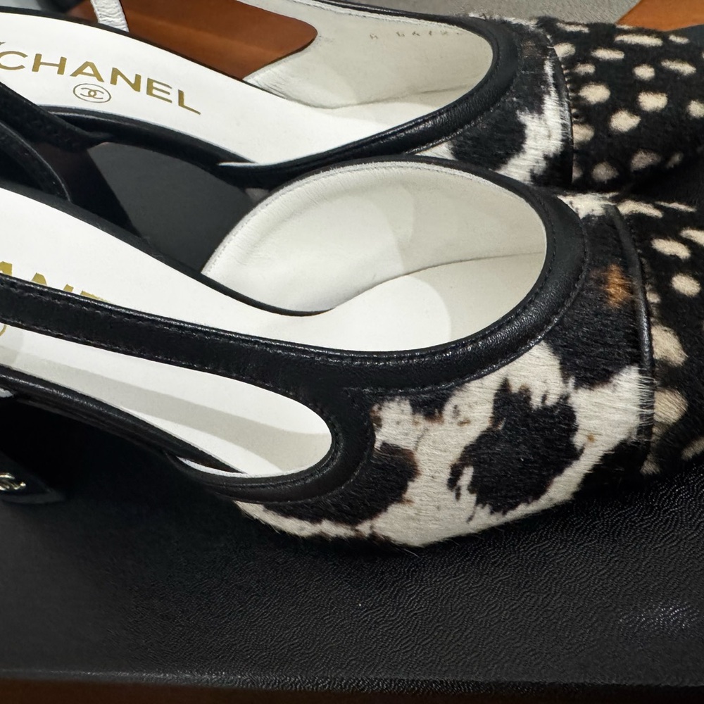 Chanel Black & white animal/ leopard Print Slingback Pumps